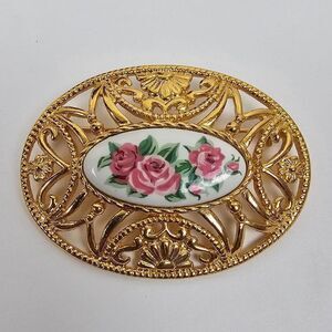 Avon Vintage 90s Porcelain‎ Rose Flowers Gold Tone Filigree Oval Brooch Pin